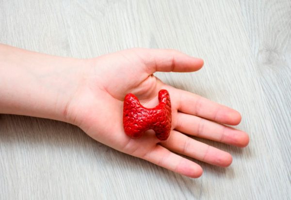 Dra  Monserrat Acosta Tiroidectomía