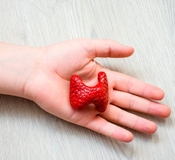 Dra  Monserrat Acosta Tiroidectomía